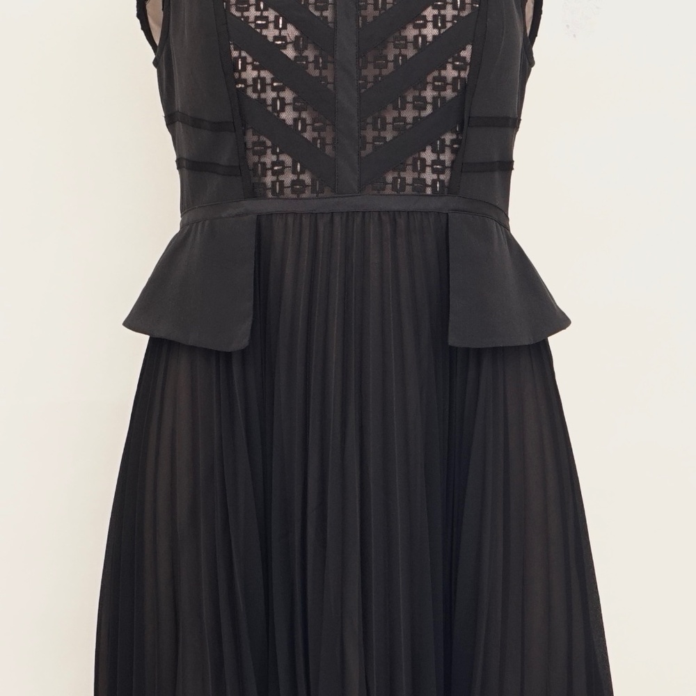 Karen Millen Black Tailored Structured Crepe Forever Pleat Dress  US 8 $325.00